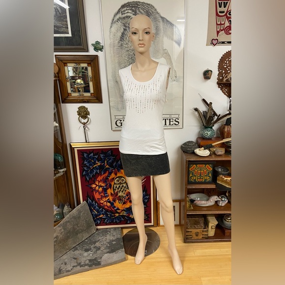 🐦‍⬛4/$20🐦‍⬛ Tank Top with Golden Spheres Appliqués in Subtle Cat/Heart Shape - Picture 2 of 15